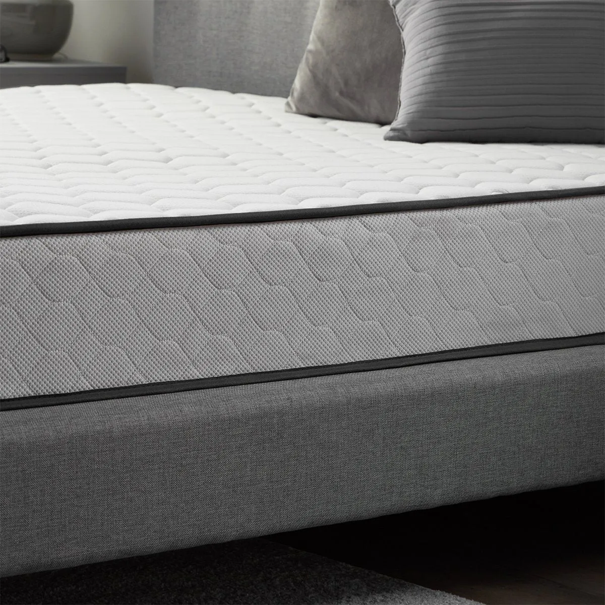 Weekender 8" Luxury Firm Hybrid Mattress